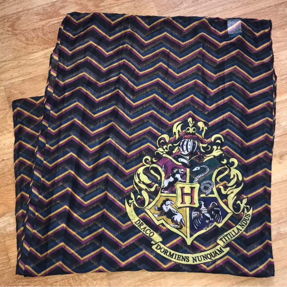 Harry Potter Infinity stripped Scarf Hogwarts Crest